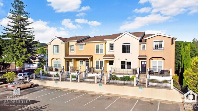 Foto del edificio - 3BR/2.5BA Townhome Close to the Sonoma Plaza!