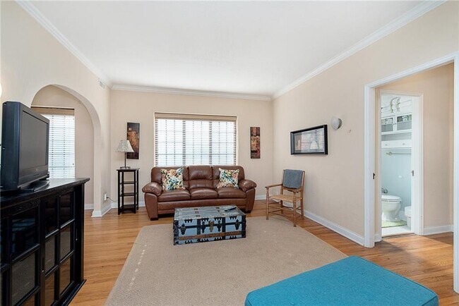 Foto del edificio - 5347 N College Ave, #110