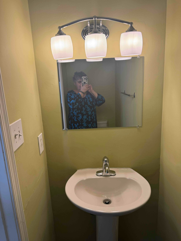 Foto del edificio - 422 Hickorywood Cir