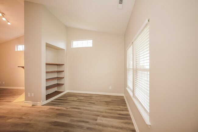 Foto del edificio - 6425 Meadowfield Dr
