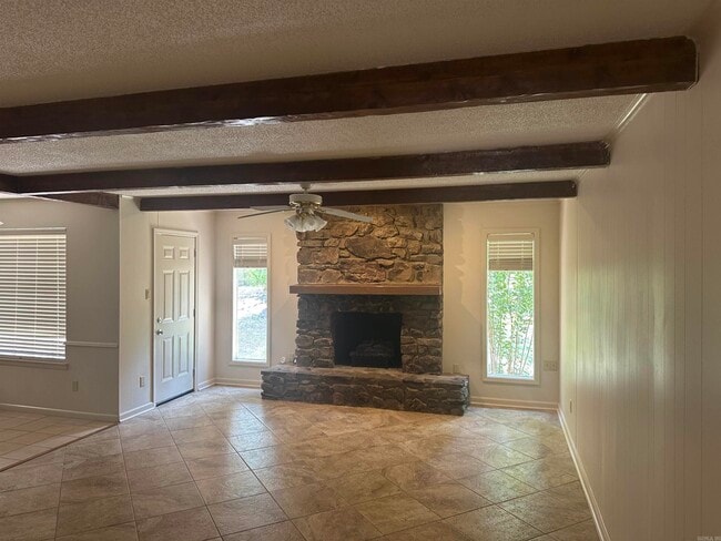 Building Photo - 820 S Shackleford Rd