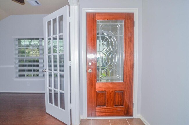 Building Photo - 6115 Carver Pines Dr