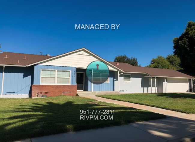 Building Photo - Tastefully remodeled home in a great Centr...