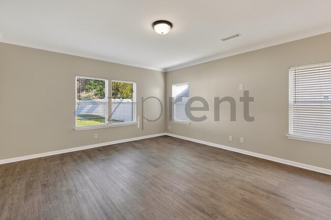 Building Photo - 291 Ranlo Ave