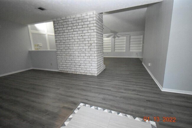 Building Photo - 10506 Sagerock Dr