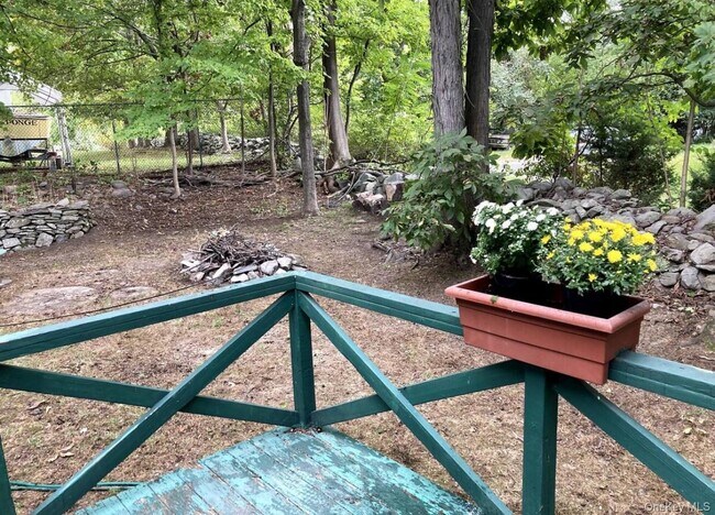 Foto del edificio - 21 Derussey Ln