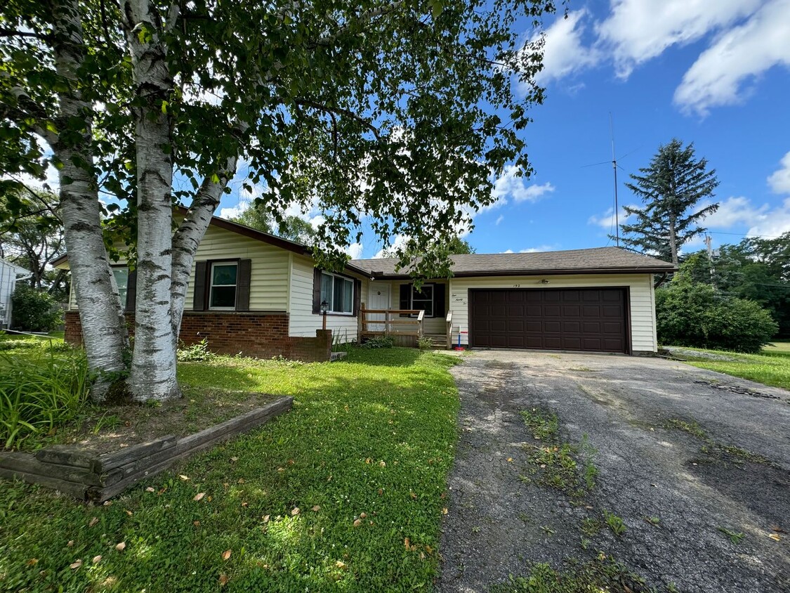 Foto principal - Single Family Home - Henrietta - Like New