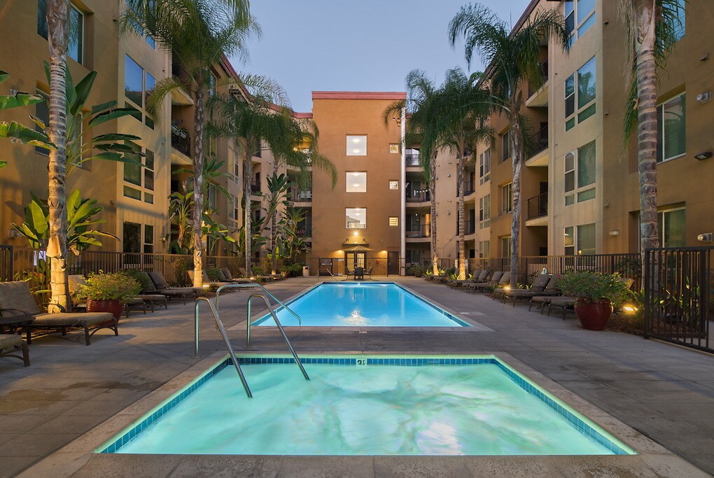 Reveal Apartments Woodland Hills, CA