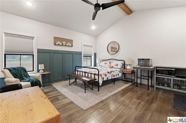 Foto del edificio - 4008 Burton Ln