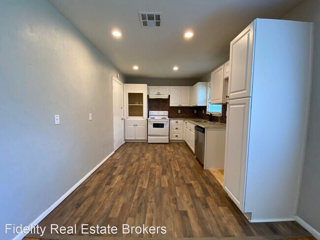 Building Photo - 3 br, 1 bath House - 2609 SW 54th Pl