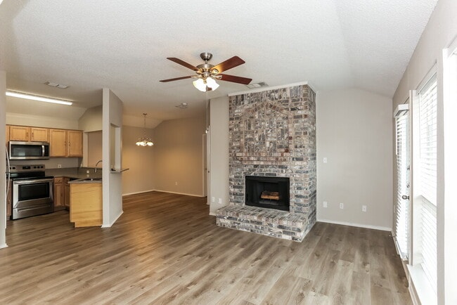 Foto del edificio - 7445 Arbor Hill Dr