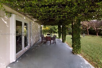Building Photo - 5631 SW 58th Ct