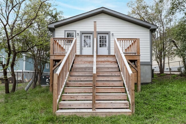 Foto del edificio - 2213 Fitzgerald Ave