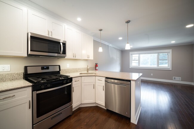 Foto del interior - Cambridge Manor: In-Unit Washer & Dryer, H...