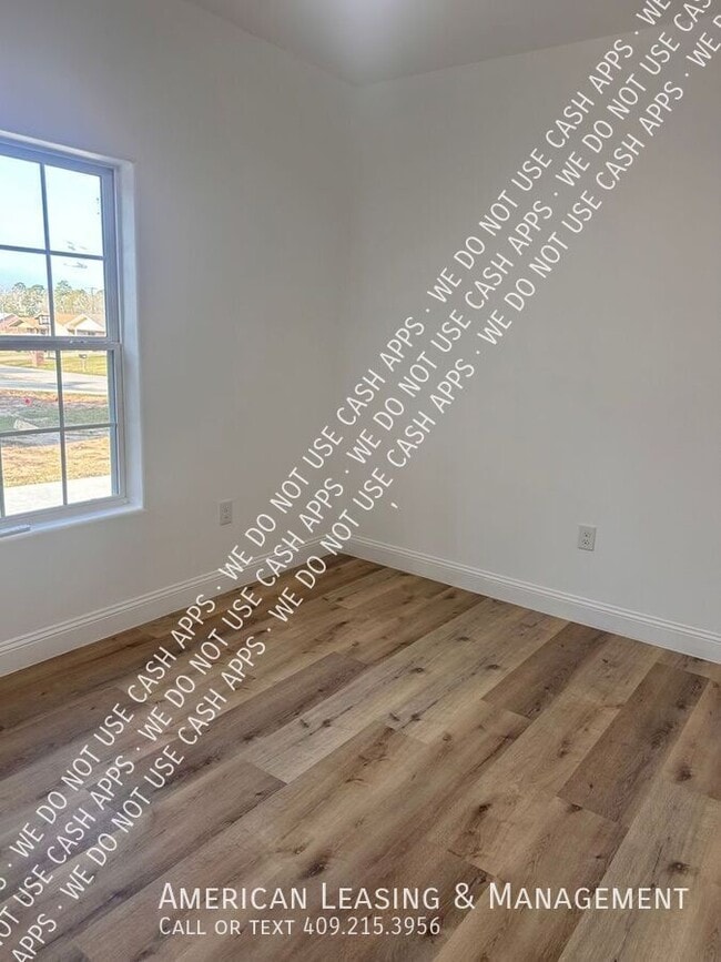 Building Photo - 1003 Lynn-D