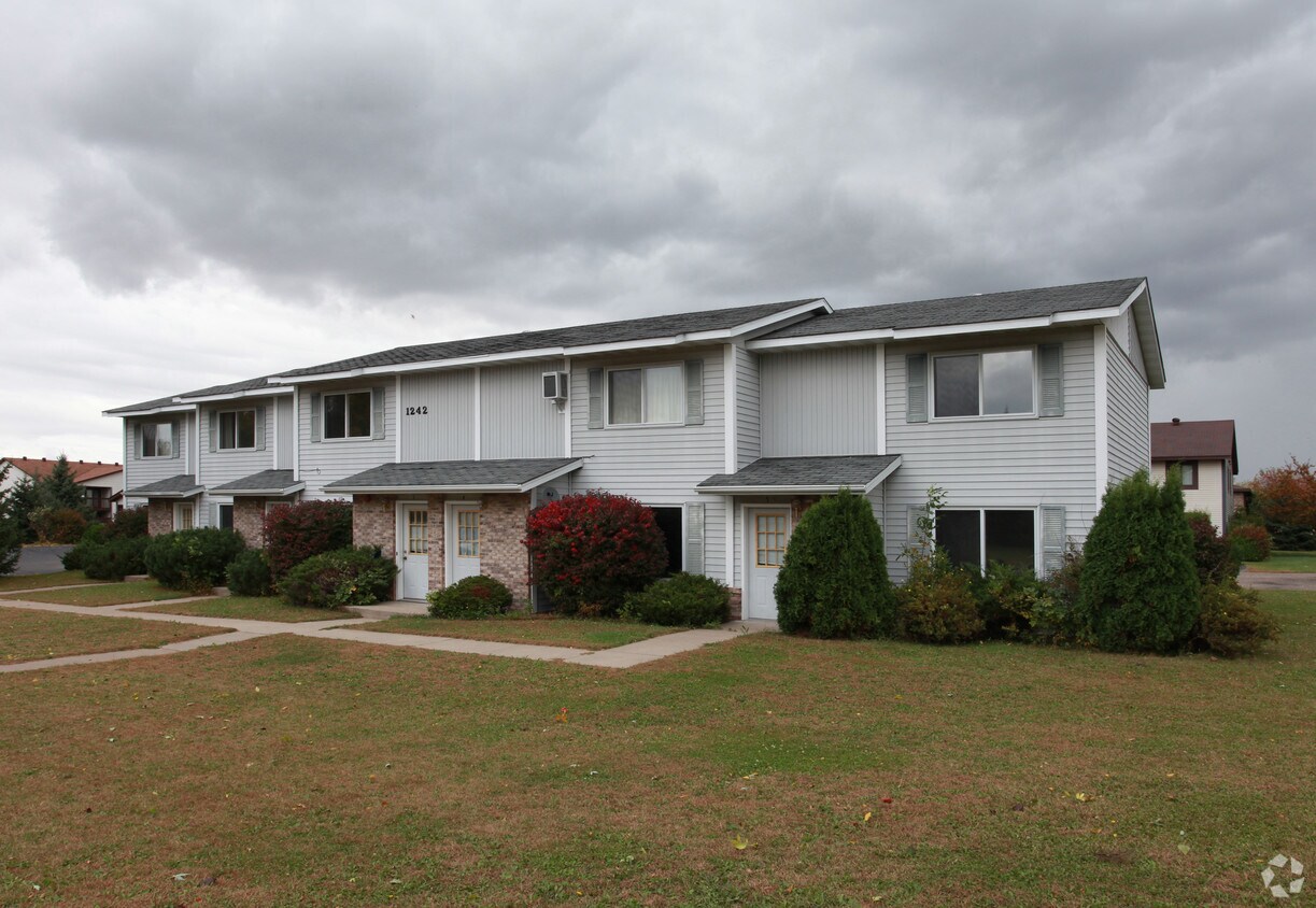 1242 Bartosh Ln, River Falls, WI 54022 Apartments in River Falls, WI