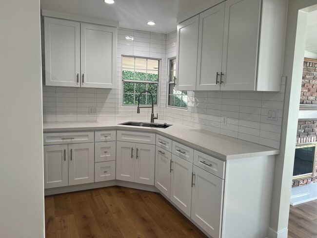 Cocina - 17531 Tribune St