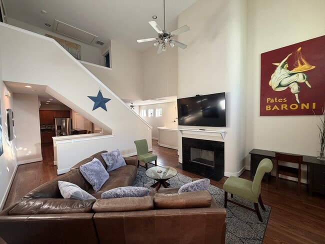 Foto del edificio - 5810 Darling St