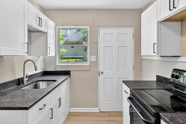 Foto del edificio - 437 Carver Ln