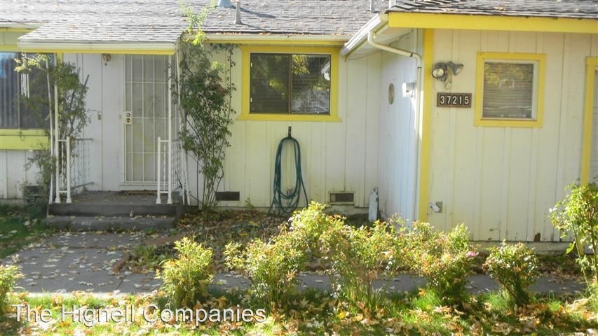 Primary Photo - 3 br, 2 bath House - 37215 Ontario Ave.