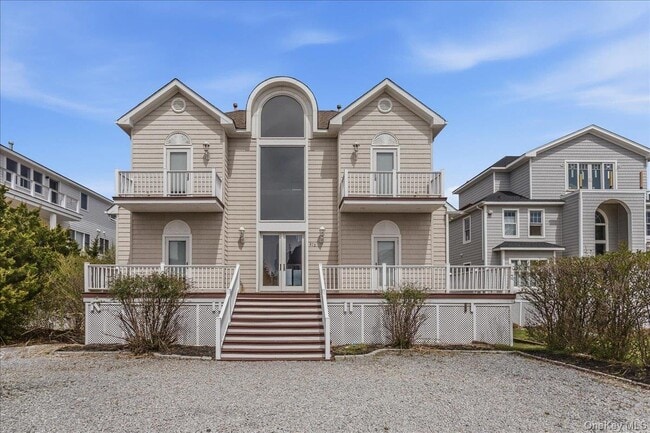 Building Photo - 672 Dune Rd