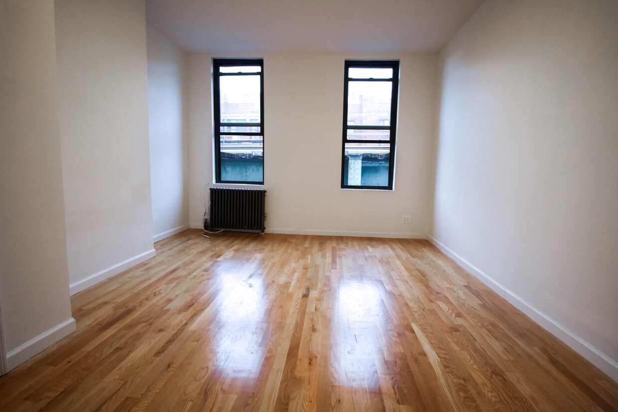 Primary Photo - 1323 Myrtle Ave