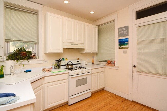 Foto del edificio - 1244 W Rosedale Ave