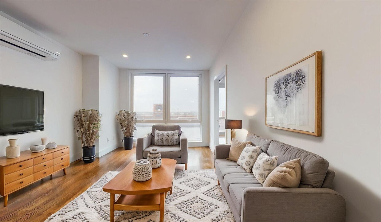 Foto principal - 13828 Queens Blvd
