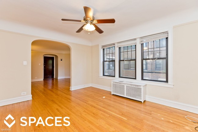 Building Photo - 2615 W Berwyn Ave