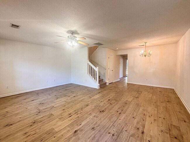 Foto del edificio - Available now. Great 2 BR/2.5 BA Townhome in Oak Bluff!