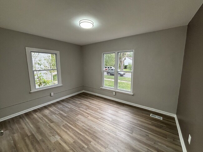 Foto del edificio - Charming 4-bed home in Gary!