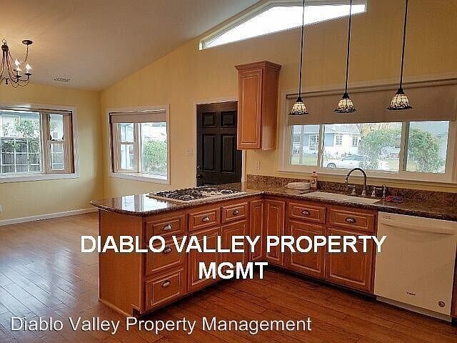 Foto del edificio - 958 El Rancho Dr