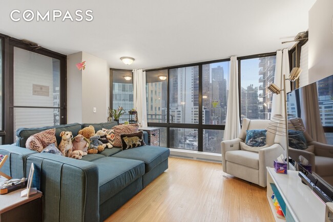 Building Photo - 303 E 49th St