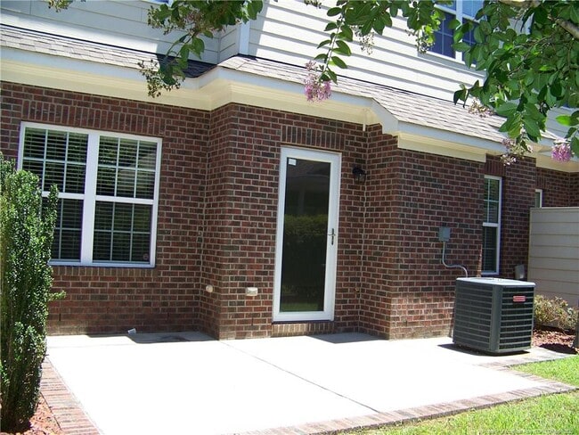 Building Photo - 1134 Braybrooke Pl