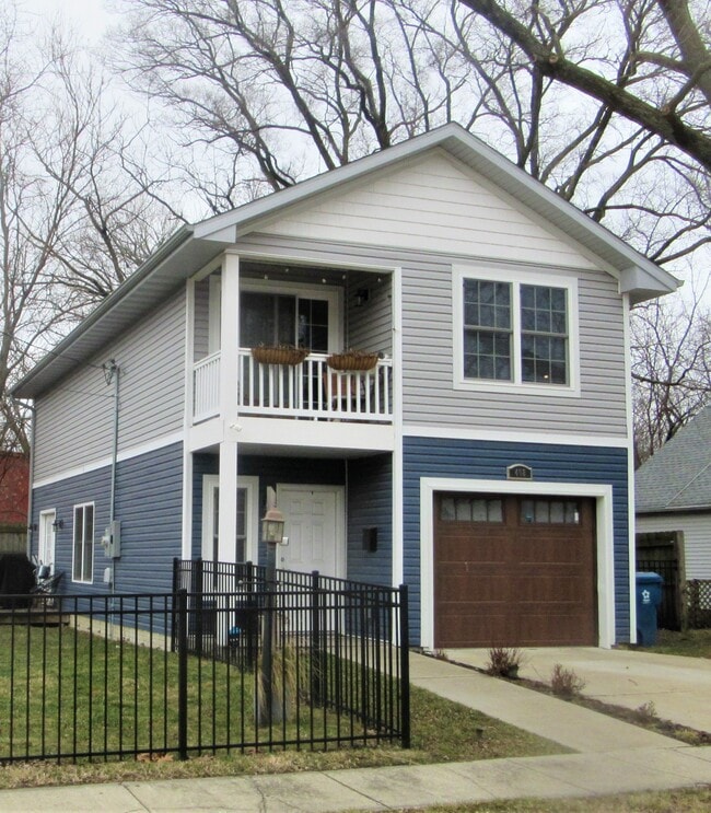 408 W Maple with second floor sitting balcony - 408 W Maple St