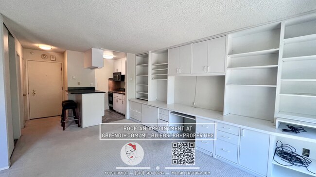 Photo - Beautiful studio on the third floor with w... Apartment
