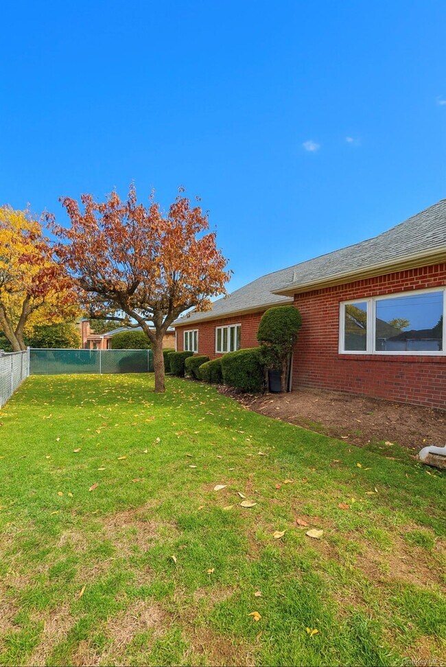 Foto del edificio - 68 Wolfle St