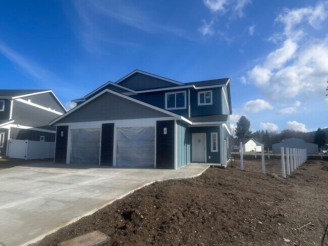 Building Photo - Brand New 3 bed 2.5 townhome