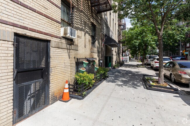 Building Photo - 3245 Perry Ave