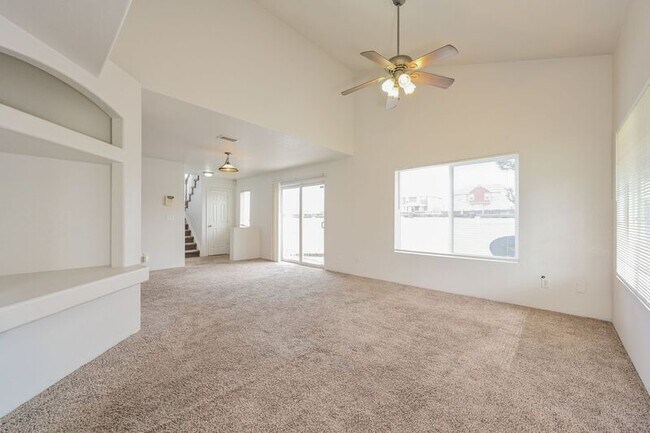 Building Photo - 4594 Perth St