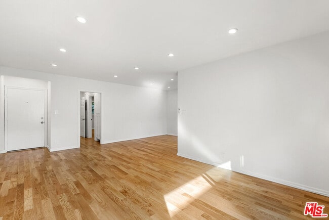 Foto del edificio - 1425 N Harper Ave