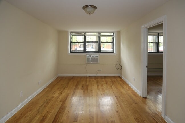 Foto del edificio - 450 W Barry Ave