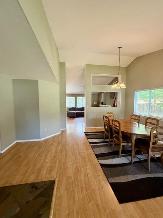 Foto del edificio - Lovely 3 Bedroom Single Level home with St...