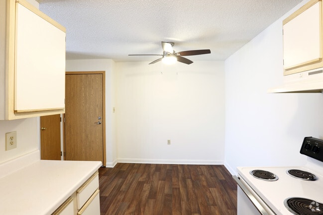 Dining Area - Breckenridge Apartments