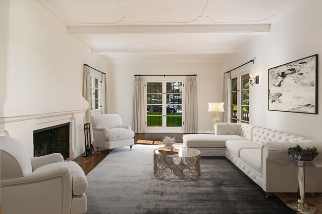 Foto del edificio - 466 S Beverwil Dr