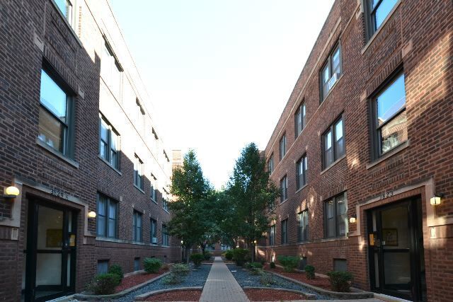 Building Photo - 822 W Cornelia