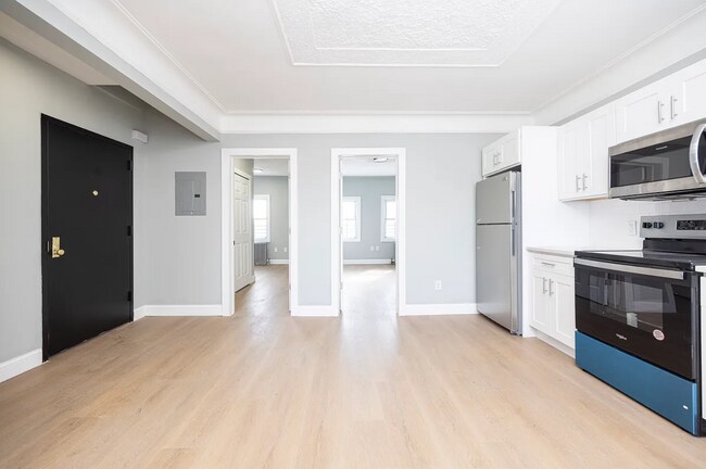 Foto del edificio - 667 Glenmore Ave