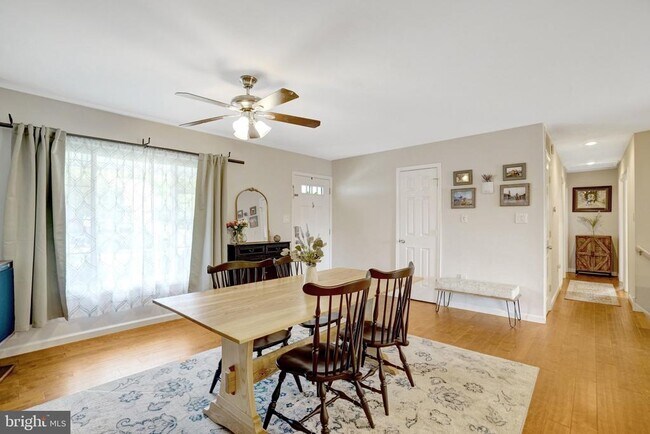 Building Photo - 6510 Carriage Dr