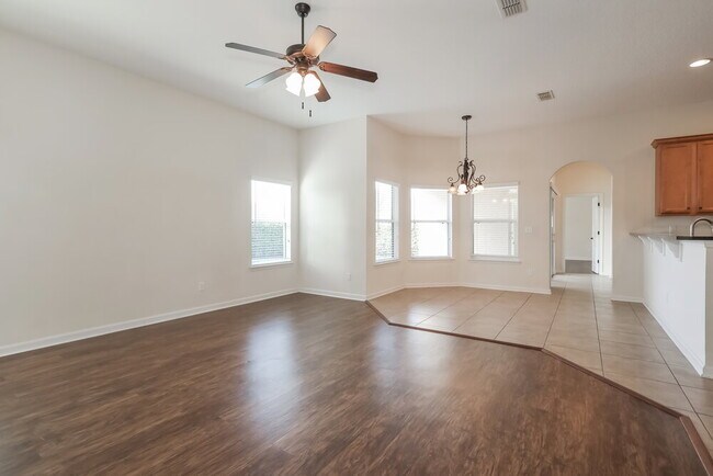 Building Photo - 1709 N Cappero Dr