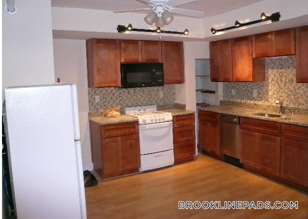 Foto del edificio - 1064 Beacon St